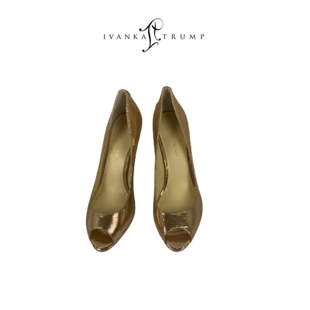 NWOT Ivanka Trump Gold peep Toe Shoes. Sz 8M